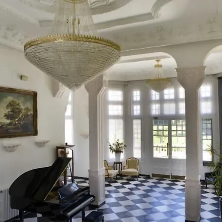 Balneario Palacio De Salinas Медина дел Кампо