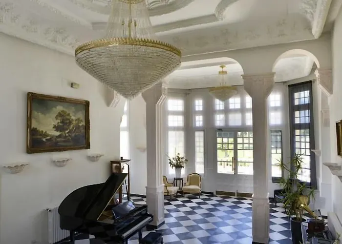 Balneario Palacio De Salinas 메디나델캄포